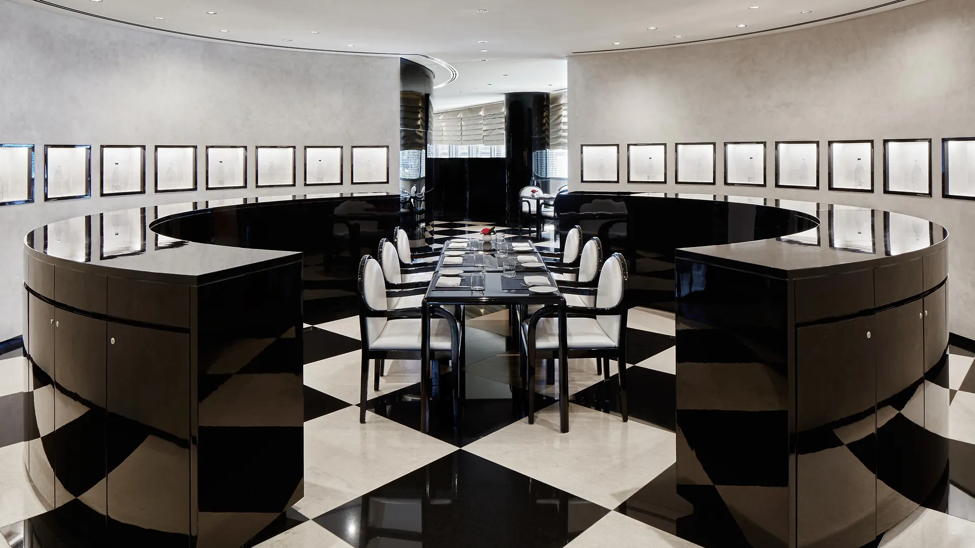 Armani Hotel דובאי