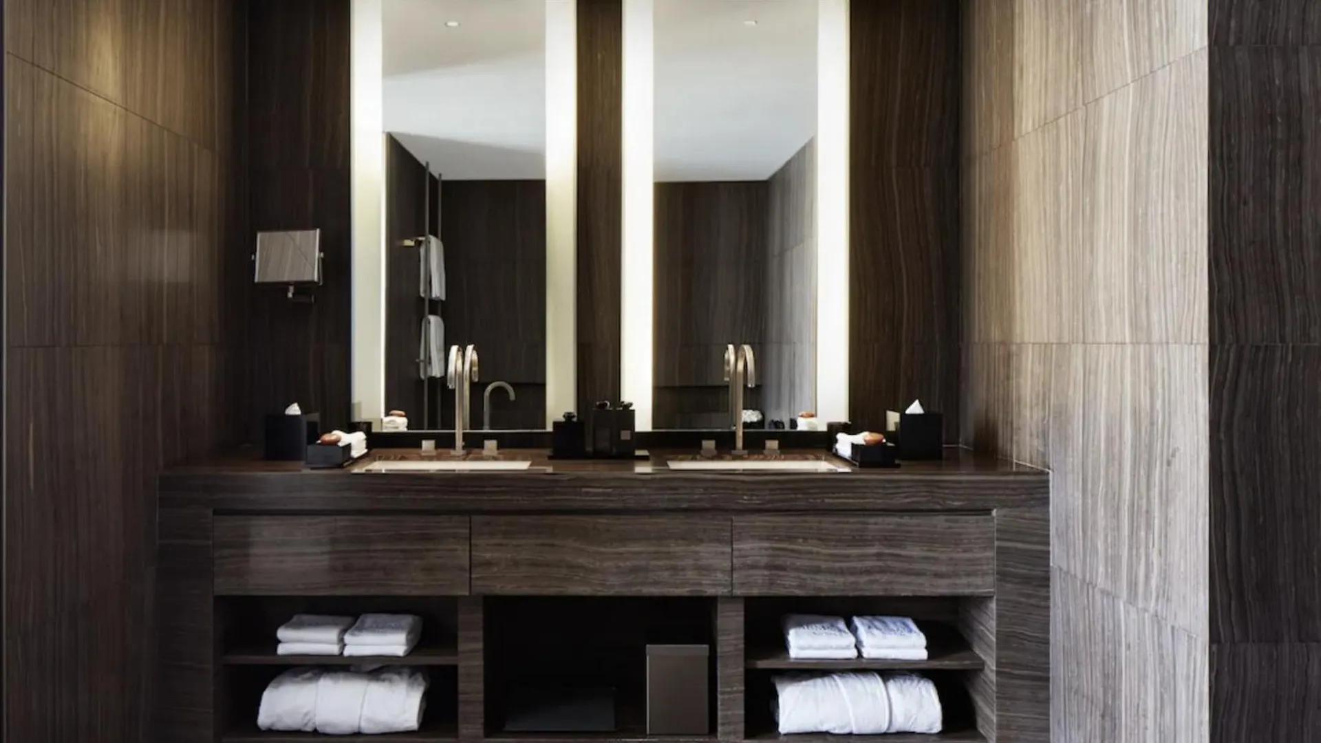 Armani Hotel דובאי