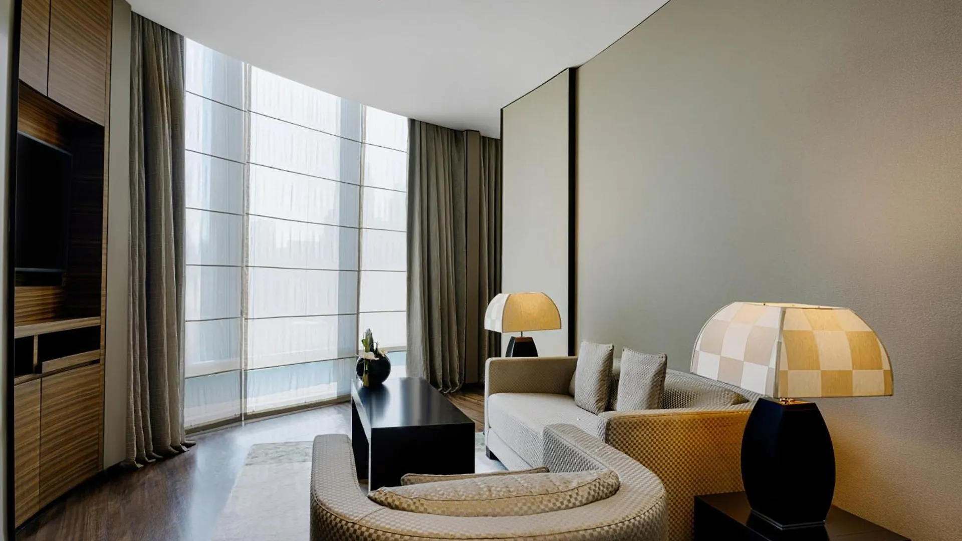 Armani Hotel דובאי